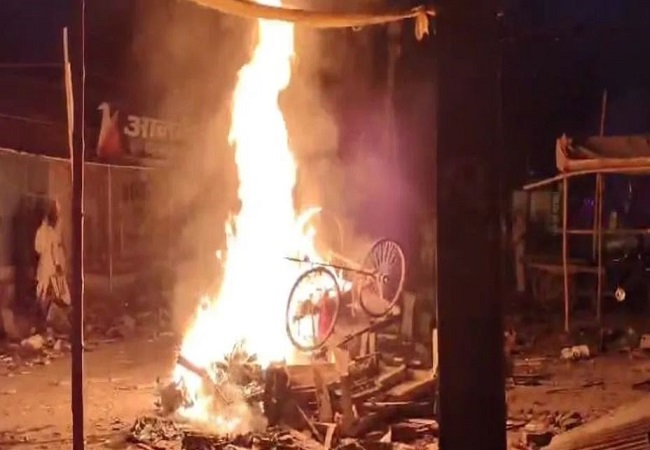 Begusarai ruckus: बिहार में मूर्ति विसर्जन में बवाल, आगजनी और पथराव, कई लोग घायल
