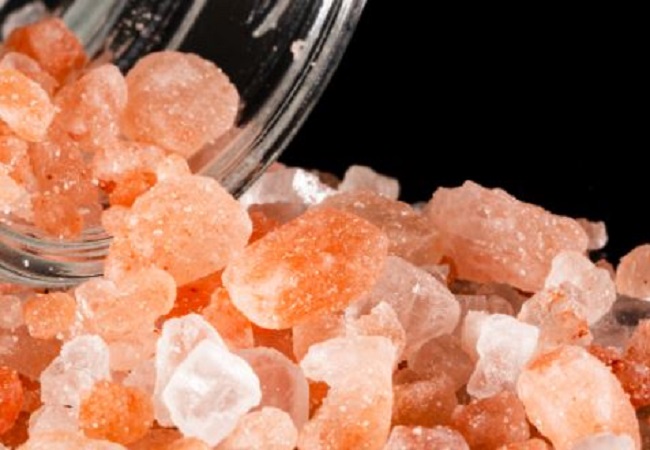 Benefits of eating rock salt: व्रत में क्यों खाया जाता है सेंधा नमक, खाने से होते हैं ये चौंकाने वाले फायदे