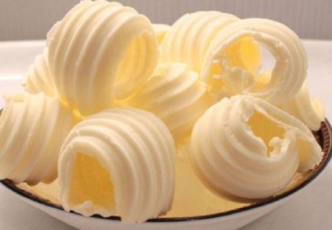 Benefits of eating white Butter: स्किन से लेकर सेहत को चमकाता है वाइट बटर, घर में बनाने का ये है तरीका
