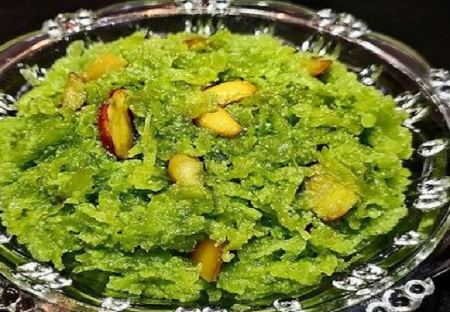 Navratri Special Recipe: नवरात्रि के प्रथम दिन मां शैलपुत्री को लगाएं लौकी के हलवे का भोग