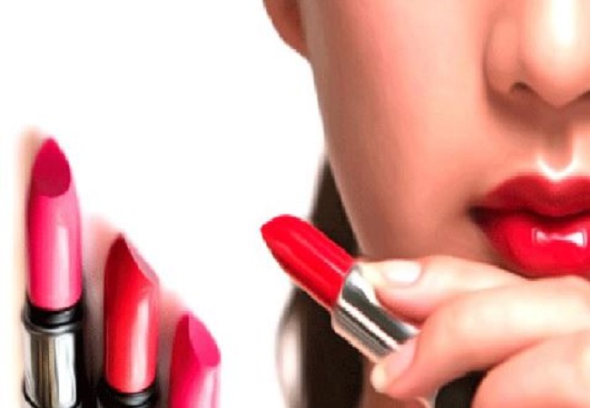 Correct way to apply Lipstick: आपके चेहरे पर कौन से रंग की लिपस्टिक लगेगी सुंदर, पढ़ें इसे लगाने का सही तरीका