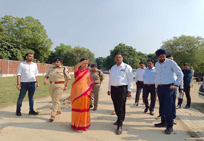 अमृत कलश यात्रा की तैयारियों का जायजा लेने अमृत वाटिका पहुंची मंडलायुक्त डॉ. रोशन जैकब, दिए ये निर्देश