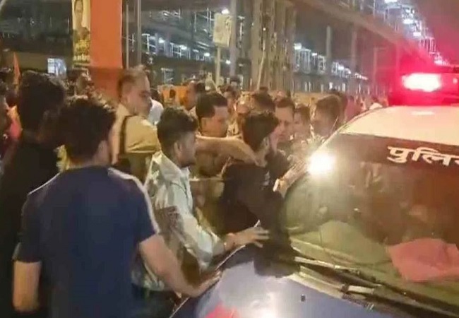 Viral Video: भाजपा नेता और ट्रैफिक पुलिस में जमकर मारपीट, SSP बोले- आरोपियों के विरुद्ध होगी सख्त कार्यवाही
