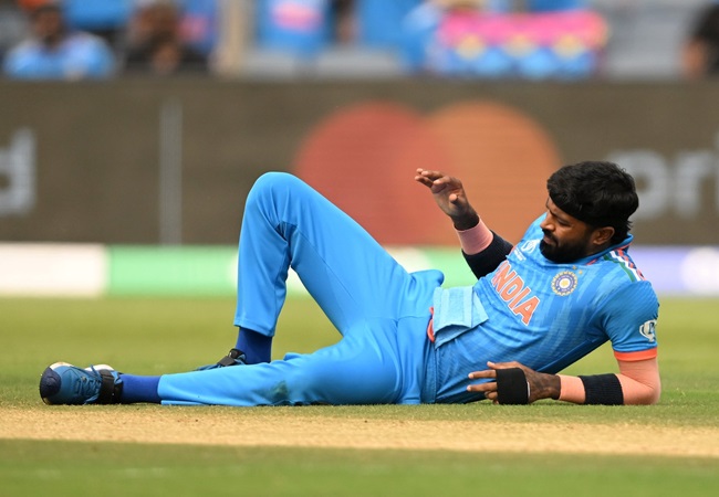 Hardik Pandya की चोट ने बढ़ाई भारतीय टीम की टेंशन, आगे के मैचों में खेलना मुश्किल, जानिए कब होगी वापसी