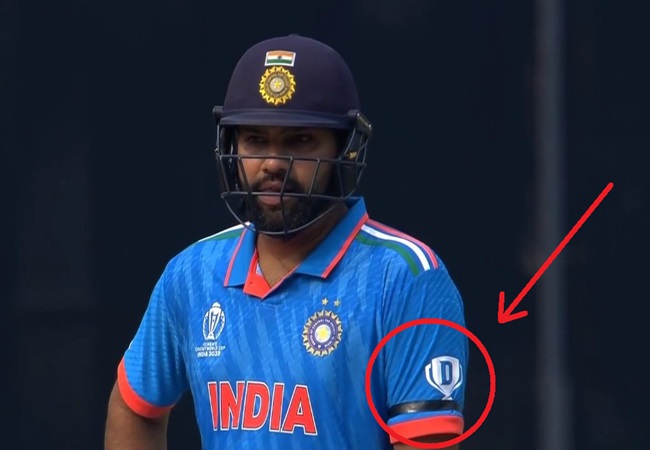 IND vs ENG WC Match: अंग्रेजों के खिलाफ मैच में भारतीय खिलाड़ियों के हाथों पर दिखी काली पट्टी, जानिए क्या है वजह