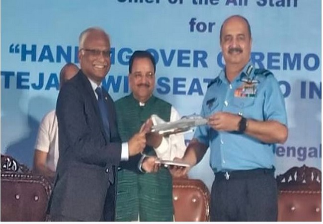 भारतीय वायु सेना के बेड़े की ताकत में इजाफा, एलसीए तेजस ट्विन-सीटर ट्रेनर एयरक्राफ्ट मिला