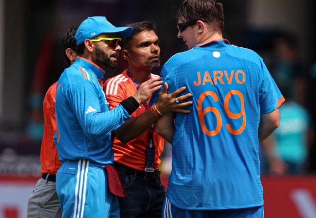 IND vs AUS Match: भारत की जर्सी में Jarvo की हुई एंट्री, फिर विराट कोहली ने कुछ ऐसा, सोशल मीडिया पर वीडियो वायरल
