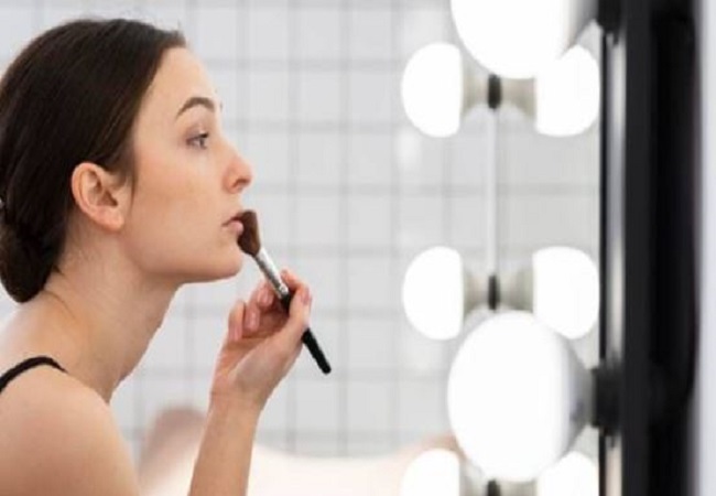 Makeup tips to look 20 at the age of 40: इस मेकअप आर्टिस्ट ने दिए 40 की उम्र में 20 की दिखने के ये मेकअप टिप्स