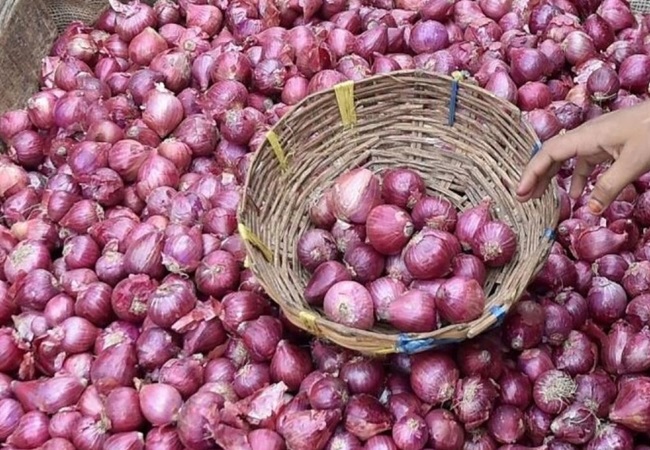 Onion Price Hike: प्याज 90 रुपये किलो बिक रहा, 100 के पार जाने के आसार