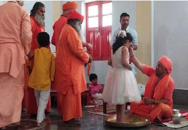 Shardiya Navratri 2023 : बच्चों के पांव पखार कर सीएम योगी ने किया ‘कन्या पूजन’, बोले- मातृशक्ति का सम्मान जरूरी