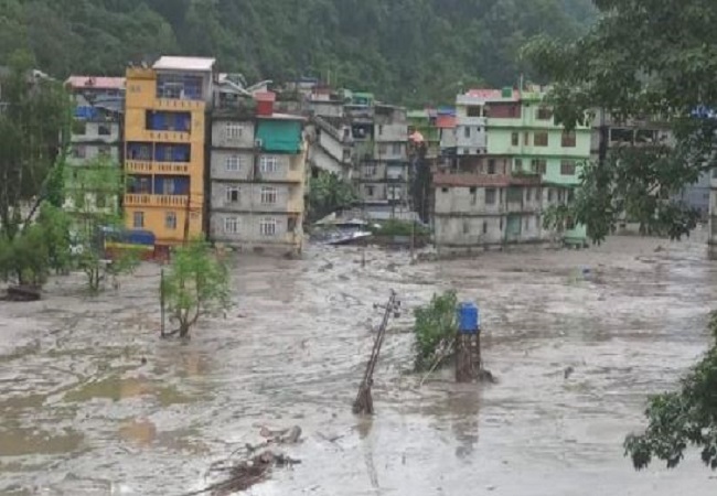 Sikkim Flood: बादल फटने से सिक्किम में आयी अचानक भंयकर बाढ़ में 56 लोगो की मौत, जबकि सैकड़ों लापता