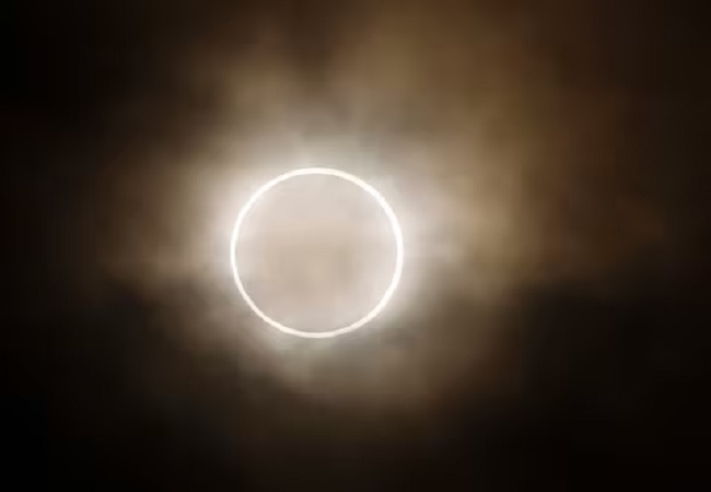 Solar Eclipse 2023 : सूर्य ग्रहण 14 अक्टूबर को, छल्ले जैसा दिखेगा सूरज, समय और सावधानियों से लेकर जानें सब कुछ