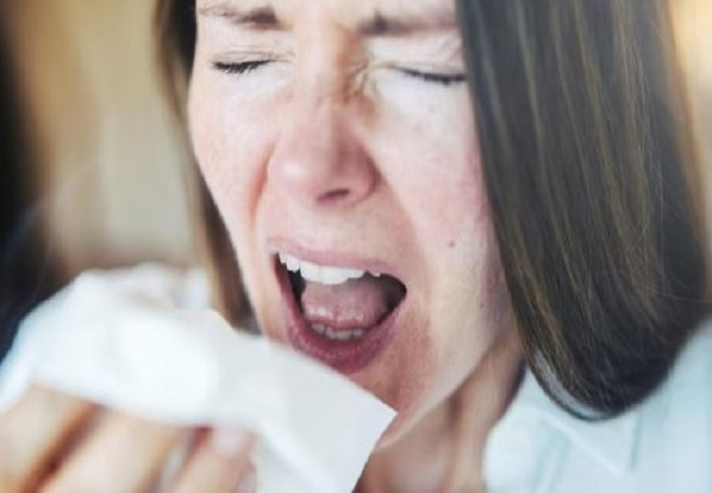 Ways to Reduce Sneezing: एक दो से अधिक या लगातार आ रहीं छींक के लिए क्या करें उपचार