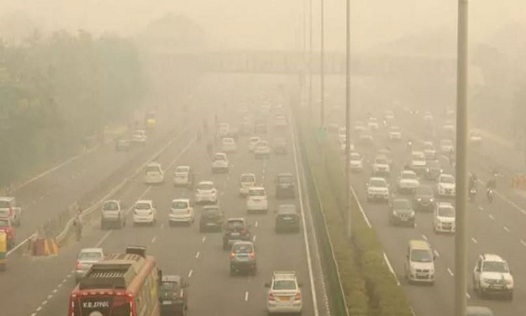 Delhi Air Pollution: दिवाली से पहले दिल्ली में वायु गुणवत्ता बेहद खराब, लोगों की भी बढ़ी परेशानियां