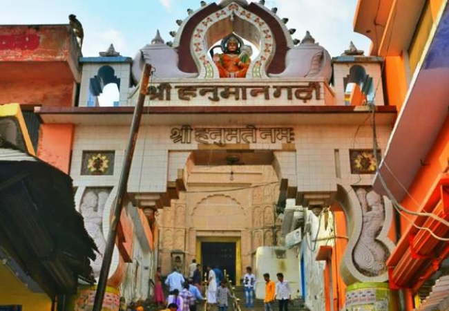 Murder in Hanumangarhi: अयोध्या हनुमानगढ़ी मंदिर में साधु का मिला शव, फरार युवक पर हत्या का शक