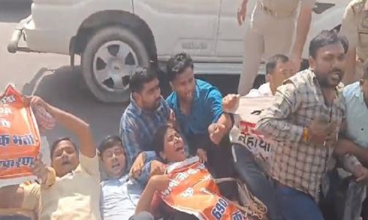 Lucknow News: ​शिक्षक भर्ती के अभ्यर्थियों ने सीएम आवास के घेराव का किया प्रयास