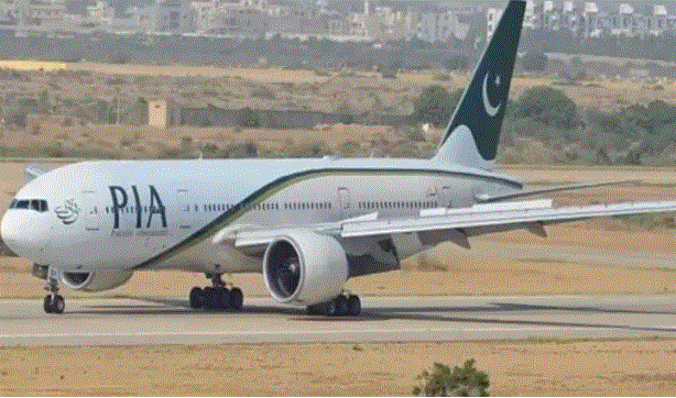 pakistan air flights : इस वजह से पाकिस्तान में हवाई उड़ानों पर लगा ब्रेक,  26 फ्लाइट कैंसिल