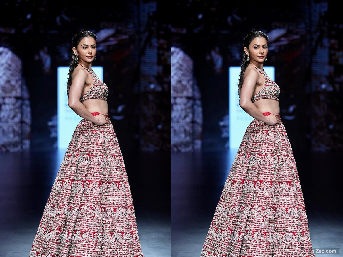 Lakme Fashion Week 2023: फेस्टिव सीजन के लिए परफेक्ट लहंगा लुक में नजर आई रकुल प्रीत सिंह