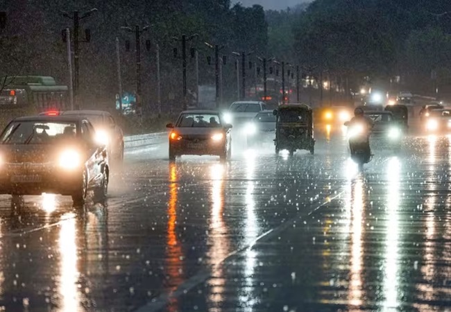 Delhi Rain: दीपावली से पहले दिल्ली-NCR में राहत वाली बारिश, वायु प्रदूषण कम होने की उम्मीद