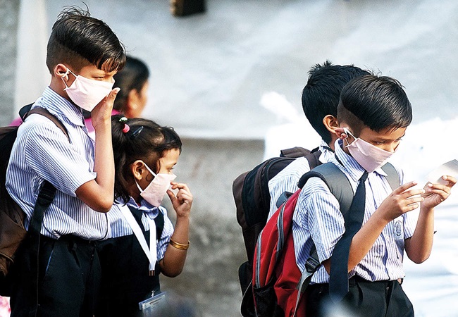 School Closed: बढ़ते प्रदूषण पर सरकार का बड़ा फैसला, पांचवीं कक्षा तक सभी स्कूल दो दिन रहेंगे बंद
