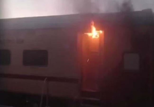 Fire breaks out in sleeper coach of Vaishali Express
