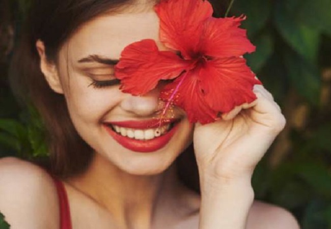 Hibiscus flower face pack