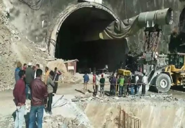 Major accident Uttarkashi: उत्तराखंड के उत्तरकाशी में एक टनल ढहने से 40 से अधिक मजदूर फंसे, बचाव एंव राहत कार्य जारी