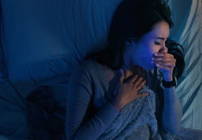 Problem of excessive cough: अगर रात में बिस्तर पर पहुंचते ही शुरु हो जाती है खांसी, तो हो सकती है ये वजह