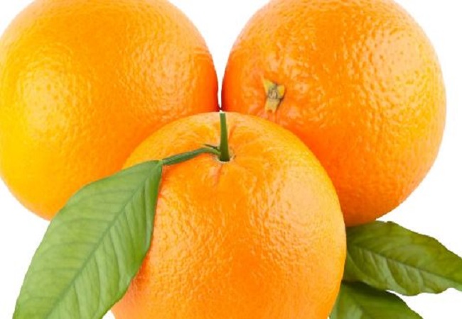 Side effects of eating orange: कहीं अधिक फायदे पाने के चक्कर में आप खाली पेट नहीं खाते संतरा, होते हैं ये नुकसान