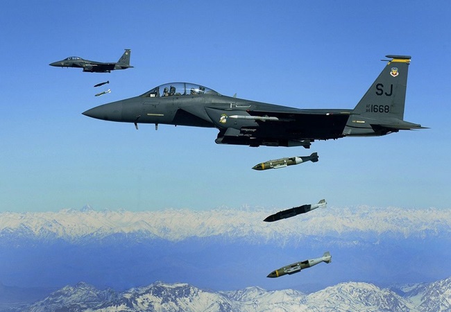 अमेरिका ने पूर्व सीरिया में ईरान के हथियार डिपो पर बरसाए बम, 9 लोगों की मौत