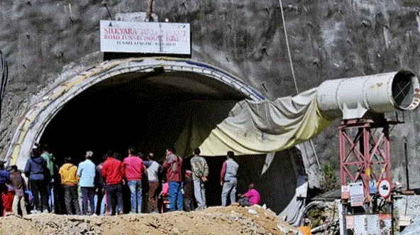 Uttarkashi Tunnel Rescue: मजदूरों को निकालने के अभियान में सेना ने संभाला मोर्चा, ड्रिलिंग में लग सकते हैं इतने दिन