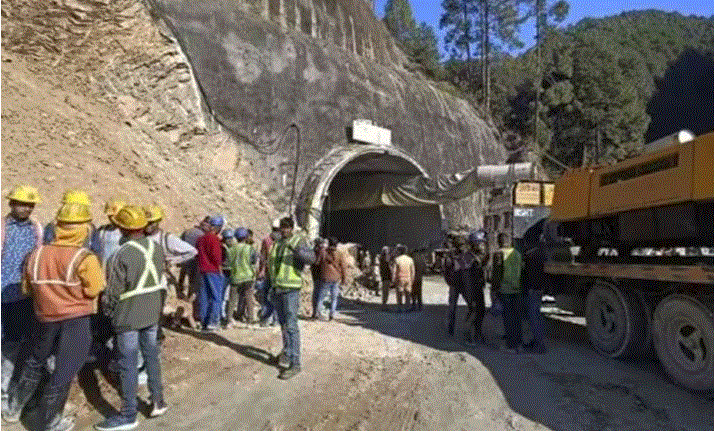 Uttarkashi Tunnel Accident : ऑगर मशीन ने 21 मीटर तक मलबा भेदा, जल्द बाहर आने की उम्मीद बढ़ी