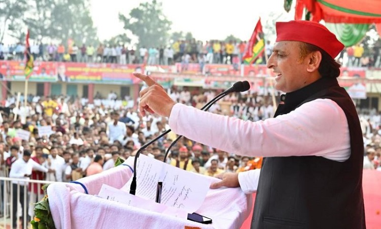 गोरखपुर पहुंचे अखिलेश यादव ने UP सरकार पर साधा निशाना, कहा-2024 के चुनाव में भाजपा को हराएंगे