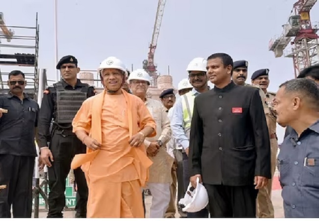 Ayodhya News : सीएम योगी ने कैबिनेट मीटिंग से पहले हनुमानगढ़ी में की पूजा, निर्माणाधीन राम मंदिर का लिया जायजा