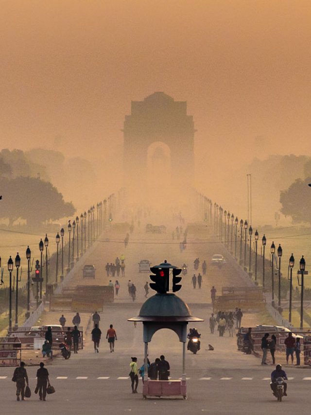 दिल्ली में सांसों पर संकट, AQI 700 पार