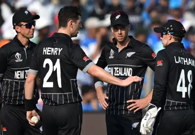 World Cup में लगातार तीन मैच हार के बाद न्यूजीलैंड को लगा बड़ा झटका, मैच विनर गेंदबाज टूर्नामेंट से हुआ बाहर