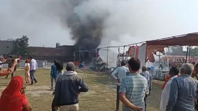 UP News: मथुरा में दर्दनाक हादसा, पटाखा की दुकानों में लगी भीषण आग, 12 लोग झुलसे