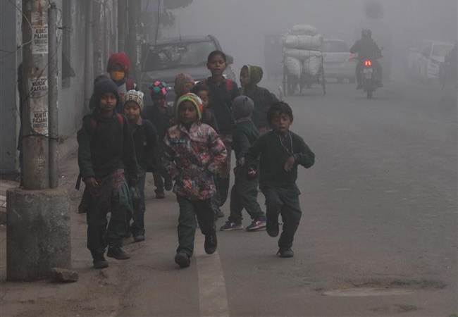 School Closed : यूपी के इस जिले में 8वीं तक सभी स्कूल 31 दिसंबर तक रहेंगे बंद, कड़ाके की ठंड के चलते लिया गया फैसला