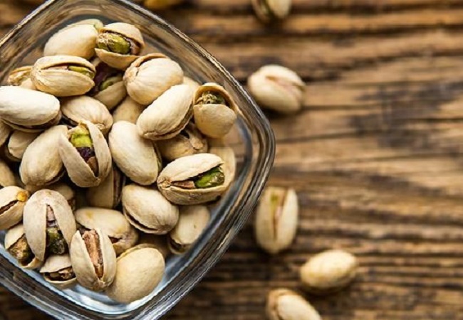 Benefits of eating pistachios: शुगर कंट्रोल करने के अलावा हड्डियों को मजबूत करता है पिस्ता