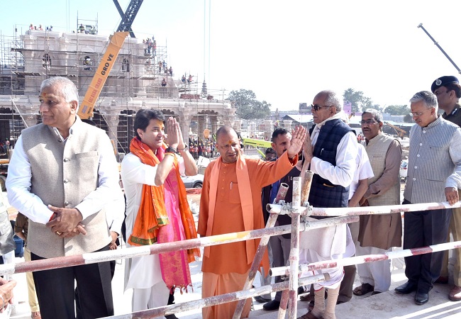 सीएम योगी हनुमानगढ़ी में जाकर बजरंगबली की पूजा-अर्चना, ज्योतिरादित्य सिंधिया के साथ अयोध्या एयरपोर्ट का करेंगे निरीक्षण