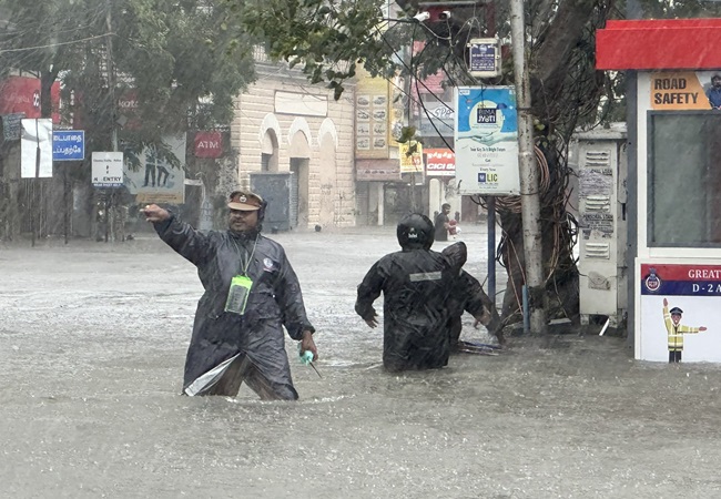 Cyclone Michaung: चक्रवती तूफान ‘मिचौंग’ ने बरपाया कहर, चेन्नई समेत कई जिलों में मूसलाधार बारिश