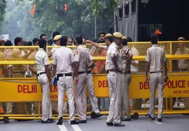 दिल्ली के वसंत कुंज इलाके में पुलिस और बदमाशों के बीच मुठभेड़, लॉरेंस बिश्नोई के 2 शूटरों गिरफ्तार