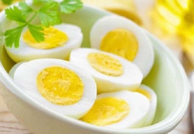 Egg Yolk Side Effects: इन लोगो को भूल कर भी नहीं करना चाहिए अंडे की जर्दी का सेवन