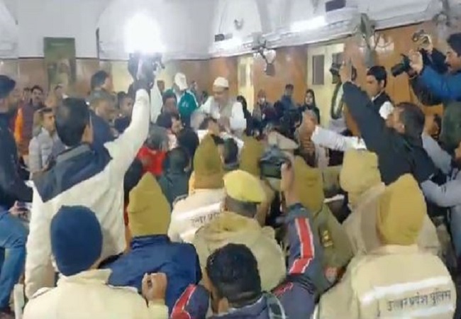 Fierce fight between councilors of Uttar Pradesh, Meerut Municipal Corporation
