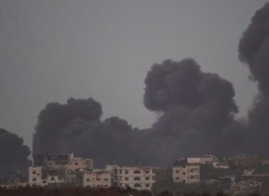 Gaza Israel attacks : गाजा में दो मकानों पर इजरायली हमले में 90 से अधिक फिलिस्तीनियों की मौत , सैकड़ों में हिरासत