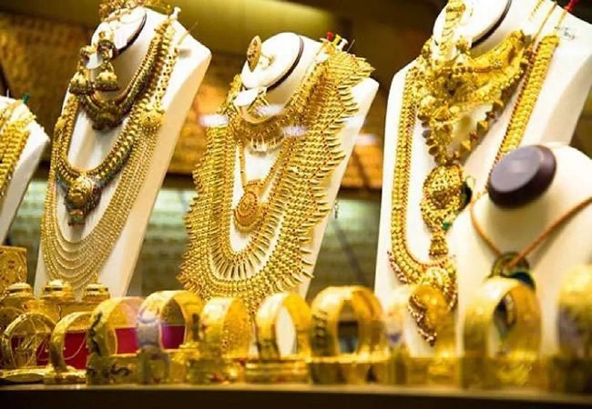 Gold-Silver Price Today: सोना लगातार दो दिनों में 1000 रुपये से अधिक टूटा, चांदी की चमक भी पड़ी फीकी