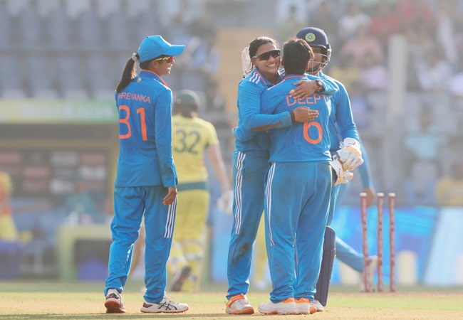 IND W vs AUS W 2nd ODI: ऑस्ट्रेलिया के खिलाफ दूसरे वनडे में दीप्ति शर्मा ने खोला पंजा, भारत के सामने 259 रनों का लक्ष्य