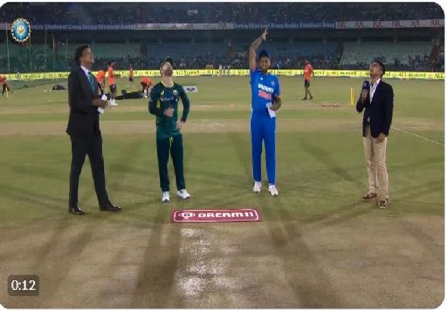 Ind vs Aus 4th T20 Live Score : ऑस्ट्रेलिया ने टॉस जीतकर पहले गेंदबाजी करने का किया फैसला, टीम इंडिया करेगी बल्लेबाजी