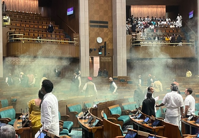 Parliament Security Breach: संसद में सेंध लगाने की साजिश योजनाबद्ध और सावधानीपूर्वक की गयी, UAPA के तहत केस दर्ज