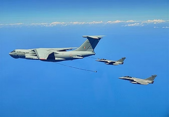 भारत को 26 मरीन राफेल लड़ाकू विमान बेच सकता है फ्रांस, कैबिनेट से मंजूरी के बाद होगी फाइनल डील